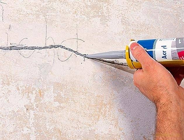 Как сделать ремонт потолка после протечки своими руками – варианты и способы