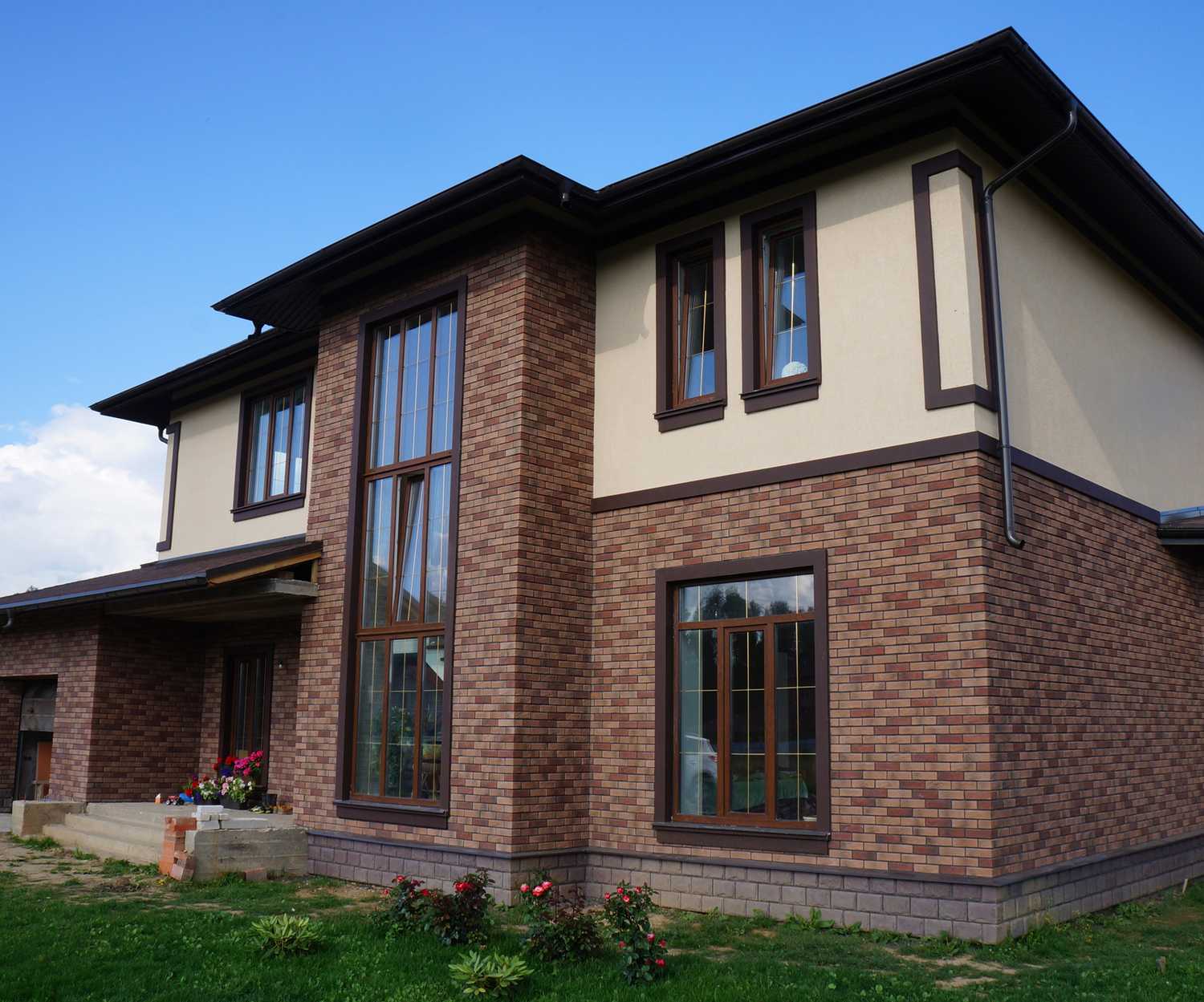 8 недорогих видов отделки фасада частного дома. популярные варианты внешней отделки дома | всё об интерьере для дома и квартиры