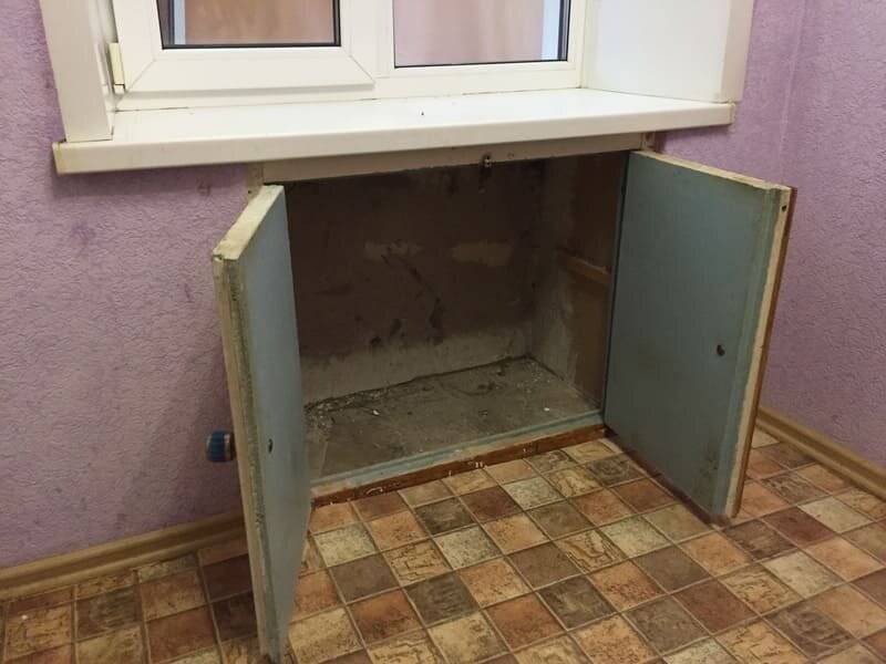 Холодильник под окном: пошаговая отделка хрущевской ниши 30 фото