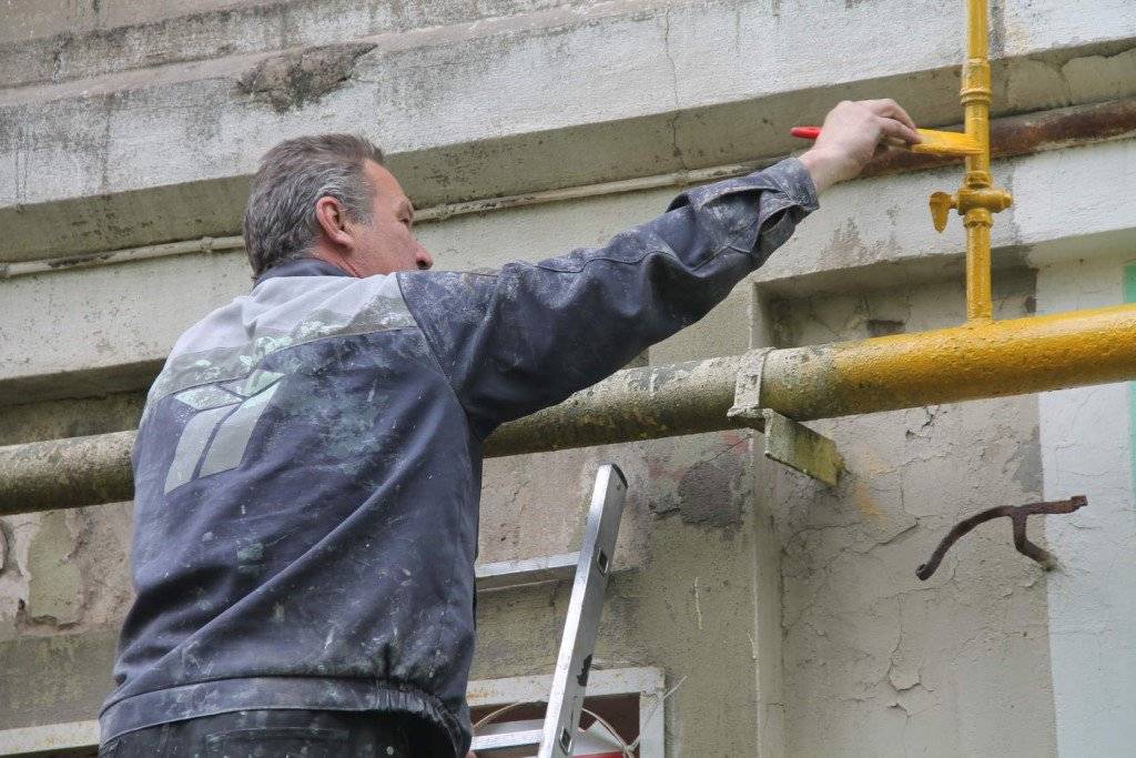 Краска для газовых труб: правила и нормы покраски внутри квартиры и на улице 