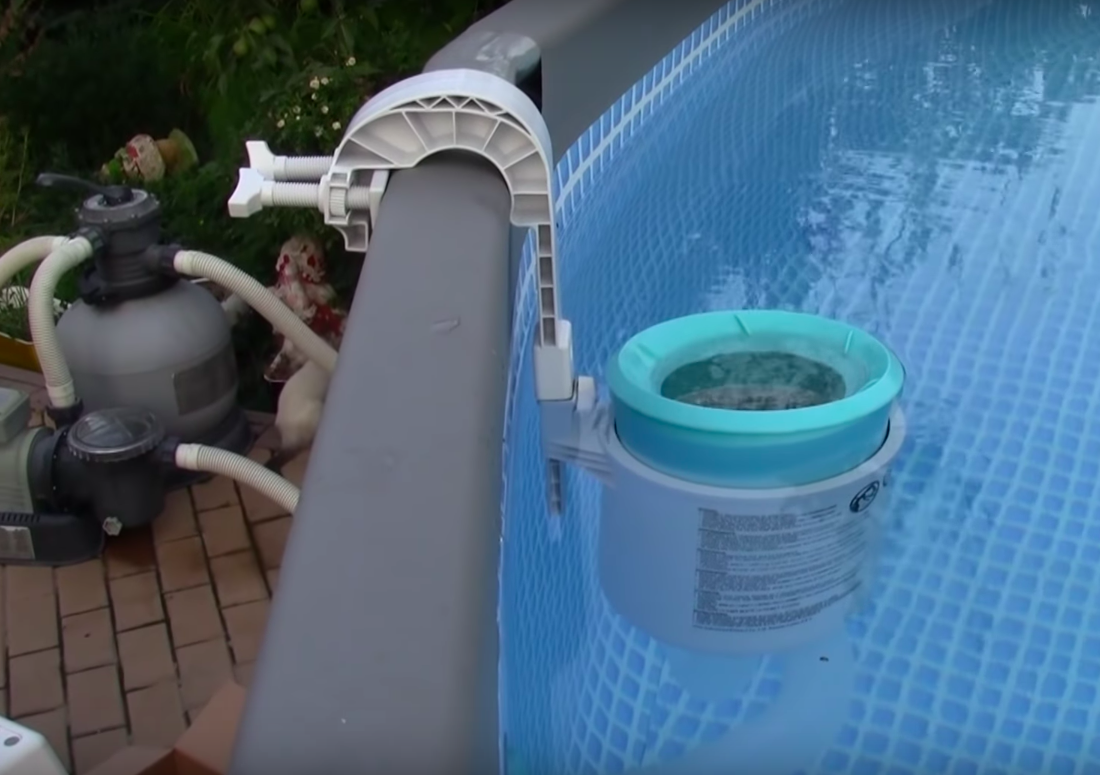 Что добавить в бассейн, чтобы вода не цвела: дёшево и безопасно