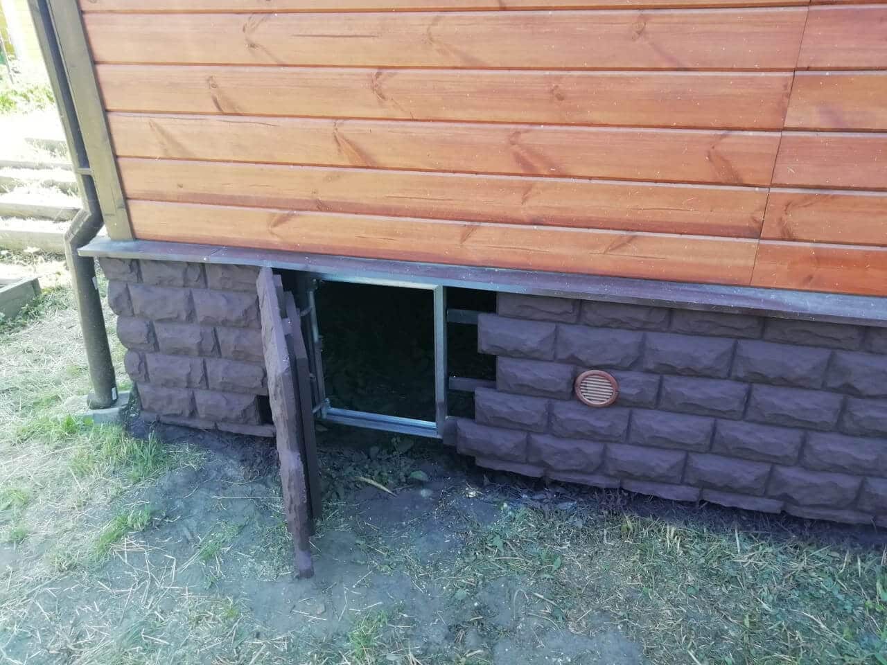 Отделка винтового фундамента дома: как обшить цоколь
