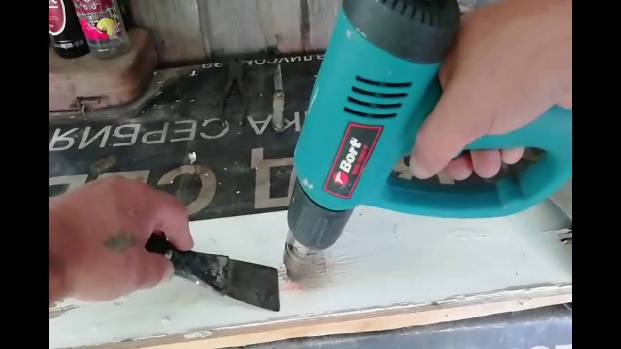 Как снять старую краску с дерева с помощью смывки и других методов