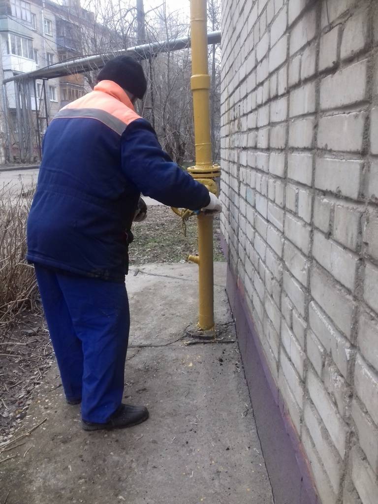 В какой цвет красить трубы коммуникаций и могут ли оштрафовать за неправильный выбор?